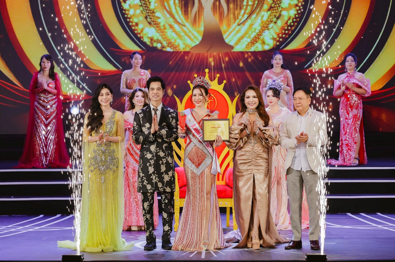 Nữ doanh nhân Đinh Thị Hiệp ghi dấu ấn với ngôi vị Á hậu 1 Miss Asian 2025 